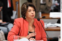 Comissão pede a Haddad explicações sobre livro do MEC com erros de matemática