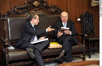 Presidente da Biblioteca Nacional discute incentivo à leitura com Sarney