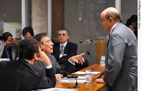 Comissão debate denúncia de fraude em obras públicas e enriquecimento de banqueiros falidos