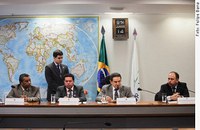 Decisão da Bolívia de legalizar carros sem documentação preocupa estados da fronteira