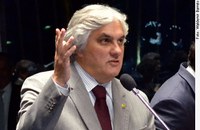 Bancada do PT ainda não fechou questão sobre sigilo de documentos oficiais, esclarece Delcídio