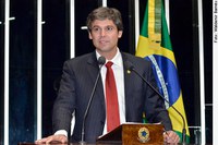 Lindbergh: Código Florestal deve levar ao desenvolvimento, mas com economia verde