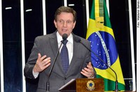Marcelo Crivella comemora inclusão da energia solar no Minha Casa, Minha Vida 2