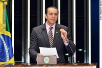 Ataídes Oliveira sugere ampliação do uso do aeroporto de Palmas