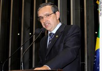 Eduardo Amorim pede que governo federal volte a comprar laranja dos agricultores familiares