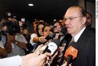 Para Sarney, decisão do STF sobre união homoafetiva deve ser respeitada