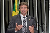 Lindbergh registra aprovação de projeto que anistia bombeiros do Rio de Janeiro