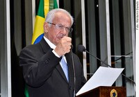 Pedro Simon pede à presidente Dilma que 'não ceda à chantagem por nomeações'