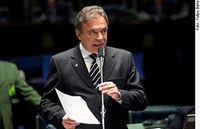 Alvaro Dias critica intenção de sigilo em obras da Copa