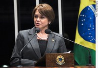 Angela Portela sugere criação de auxílio por natalidade