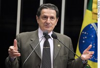 Mozarildo critica permanência de governador de Roraima no cargo após cassação pelo TRE