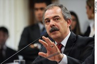 Oposição questiona Mercadante sobre escândalo dos aloprados