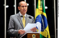 Aníbal Diniz registra pesquisa da FGV que aponta redução da pobreza