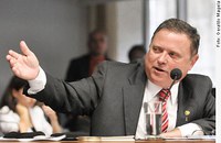 Blairo prevê votação do Código Florestal até setembro