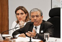 Empresário indiano diz que pode levar banda larga e telefonia celular a áreas rurais