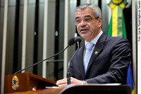 Humberto Costa elogia Programa Academia de Saúde