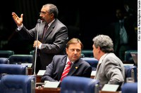 Paulo Paim cumprimenta Ministério de Justiça por ações contra as drogas