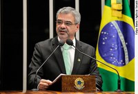 Humberto Costa saúda finalistas do concurso 'Imagine Cup'