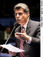 Jucá saúda Paulo Bernardo por lançamento do Plano Nacional de Banda Larga