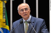 Suplicy se soma a homenagem do PSDB ao ex-presidente Fernando Henrique Cardoso