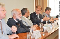 Empresas não querem bancar plano de saúde de aposentados e demitidos