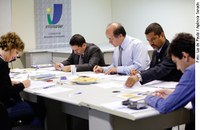 Comissão julga vencedores do Concurso de Redação do Senado