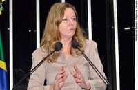 Vanessa Grazziotin comemora validação pelo STF da nova lei do salário mínimo