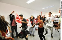 Manifestantes protestam contra projeto do novo Código Florestal