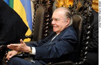Sarney critica excesso de MPs e diz que país caminha para 'democracia direta'