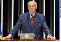 Suplicy propõe reflexão sobre conflitos entre polícia e estudantes da USP