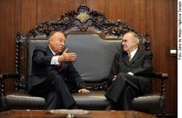 Dirigente do Banco de Desenvolvimento da América Latina debate com Sarney investimentos para megaeventos no Brasil