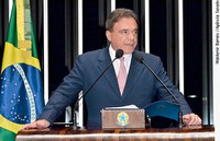 Alvaro Dias anuncia representação do PSDB contra Lupi e quer ouvi-lo na CAS