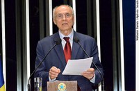 Eduardo Suplicy elogia programa de TV sobre malefícios do cigarro