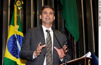 Pacificação do Rio poderá ser prejudicada com queda de recursos dos 'royalties', diz Lindbergh