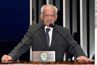 Pedro Simon faz homenagem a Ramez Tebet