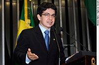 Randolfe Rodrigues pede federalização do ensino público