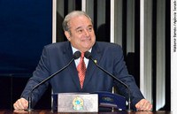 Antonio Russo homenageia Ramez Tebet