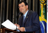 Eduardo Braga lamenta persistência de desigualdades no Brasil