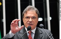 Álvaro Dias volta a defender prioridade para votação da Emenda 29