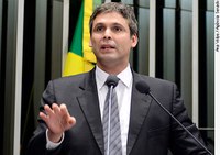 Lindbergh Farias diz que estratégia de redução de juros do Banco Central foi correta