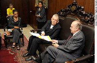 Marina Silva entrega a Sarney abaixo-assinado que pede mudanças no novo Código Florestal