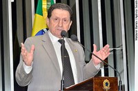 Mozarildo pede regularização da importação de combustível da Venezuela para Roraima