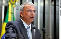 Petecão critica cancelamento de voo direto para Rio Branco