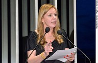 Vanessa Grazziotin defende Cuba de críticas por desrespeito aos direitos humanos