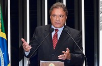 Alvaro Dias critica primeiro ano do governo de Dilma Rousseff