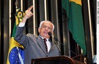 Simon volta a sugerir a Dilma que adote 'ficha limpa' no Executivo