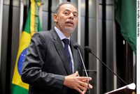 Compromisso com reconstrução de base brasileira na Antártica é forma de honrar mortos em acidente, diz Inácio Arruda