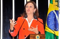 Kátia Abreu protesta contra ideia de frigoríficos de taxar exportação de boi vivo