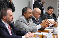 Paim critica decisão do TST sobre consulta pelo empregador a cadastro de inadimplência 