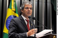 Jorge Viana pede mais recursos para vítimas de enchente no Acre 